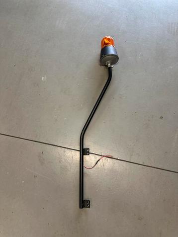 Volkswagen 181 zwaailamp met houder beschikbaar voor biedingen