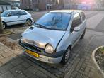 Renault Twingo 1.2 16V 2001 Grijs (met rijdbare schade), Voorwielaandrijving, 4 cilinders, 4 stoelen, Origineel Nederlands