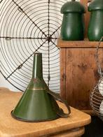 Emaille oud trechtertje donker groen, Verzenden