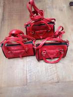 Mini handtasje  van rood .leer met ritssluiting., Minder dan 35 cm, Ophalen of Verzenden, Zo goed als nieuw, Rood