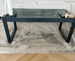 Zwarte salontafel van hout met metalen poten., Ophalen, 100 tot 150 cm, Zo goed als nieuw, Overige houtsoorten