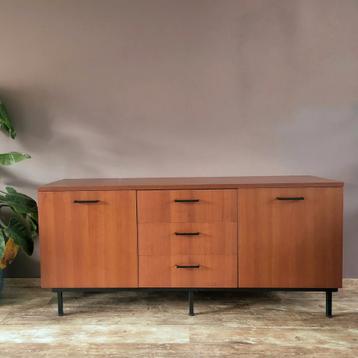 Dressoir beschikbaar voor biedingen