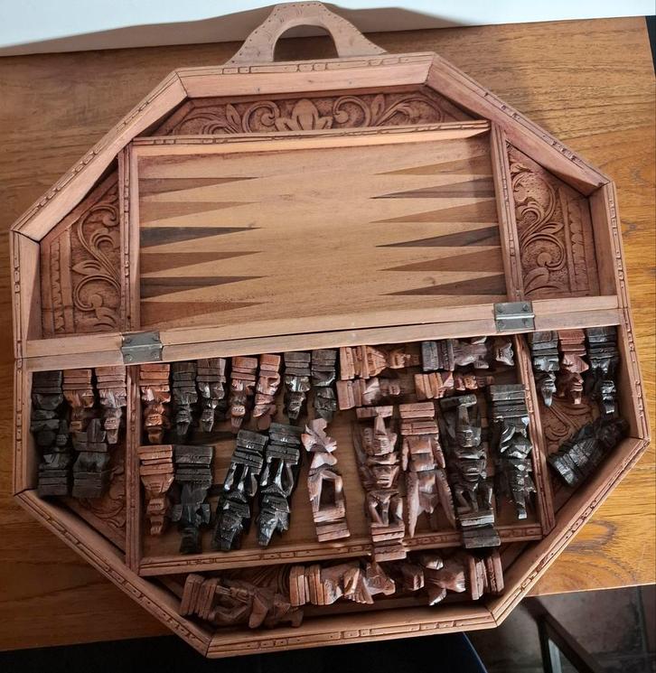 Houten Schaakspel met gesneden stukken, Antiek en Kunst, Kunst | Designobjecten, Ophalen of Verzenden