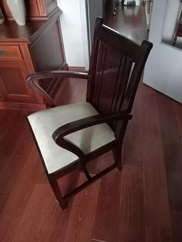 Indonesische stoelen beschikbaar voor biedingen