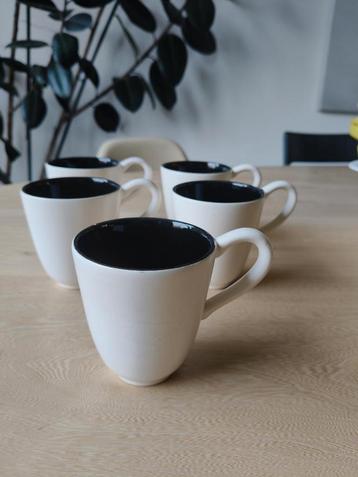 Bijenkorf 5 mokken crème zwart beschikbaar voor biedingen