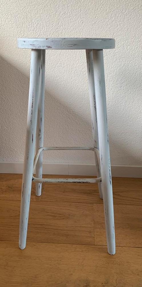 Hoge houten witte kruk - barkruk, Huis en Inrichting, Krukjes, Zo goed als nieuw, Hout, Ophalen