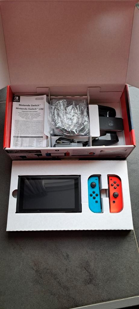 Nintendo Switch V2 2019 inclusief 3 spellen, Spelcomputers en Games, Spelcomputers | Nintendo Switch, Zo goed als nieuw, Switch 2019 Upgrade