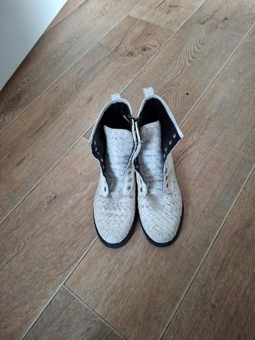 Leren Enkellaarsjes Maat 38 beschikbaar voor biedingen