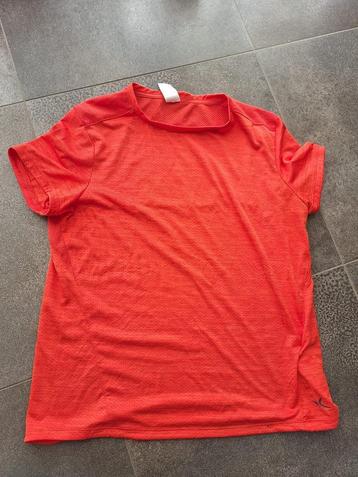 Sport shirt Decathlon maat 161-172 beschikbaar voor biedingen