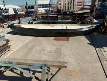 Grote stalen visboot 6,0m x 1,45m – robuuste werkboot beschikbaar voor biedingen