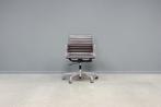 Eames EA117 office chair, 1x, Ophalen of Verzenden, Bruin
