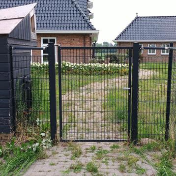 Stevige zwarte tuinpoort, totaal 300 cm breed beschikbaar voor biedingen