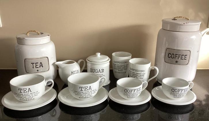 *NIEUW*  Stijlvolle “RIVERDALE”   Koffie & Thee set, Huis en Inrichting, Keuken | Servies, Nieuw, Kop(pen) en/of Schotel(s), Overige stijlen