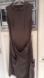 Prachtige jurk van Akela Key  Maat 40/42,travelstof, Maat 38/40 (M), Bruin, Akela Key, Ophalen of Verzenden