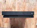 Xbox One X 1TB - Goed onderhouden, klaar voor 4K gaming, Spelcomputers en Games, Spelcomputers | Xbox One, Gebruikt, Ophalen of Verzenden