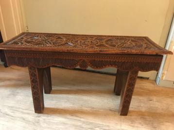 Tafeltje/Voetbankje/Sidetable India Antiek Hout. beschikbaar voor biedingen