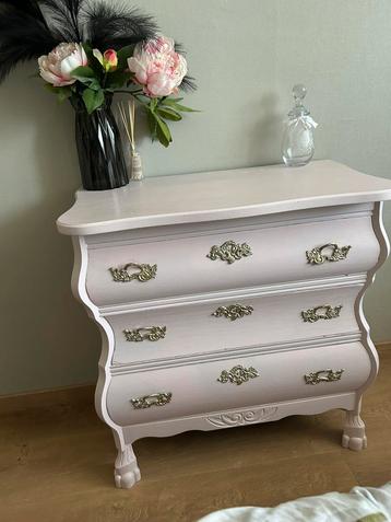 Schattig roze brocante ladenkastje