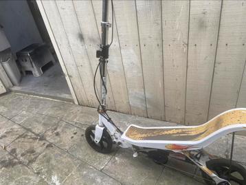  Witte Space scooter