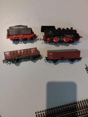 Treintje met rails beschikbaar voor biedingen