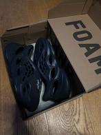 Yeezy Foam Runner - Maat 37/38, Ophalen of Verzenden, Zo goed als nieuw, Zwart, Slippers