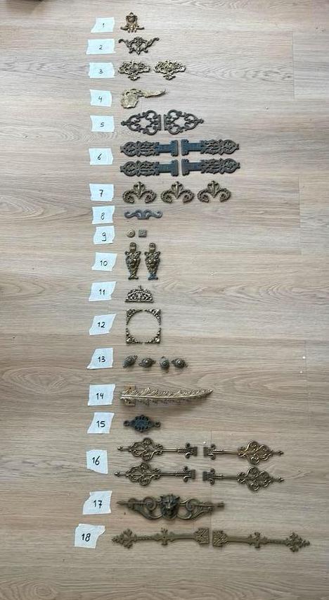 ANTIEK Sierbeslag! Sierornamenten kastbeslag kast ornamenten, Antiek en Kunst, Antiek | Meubels | Kasten, Ophalen of Verzenden