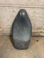 Gilera Runner Zadel Klein gaatje in de hoes, Motoren, Tuning en Styling, Ophalen, Gilera, Info@gilera.nl, Nederland