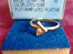 AVON ring. Goldplated met zirkoniasteen. Jaren '80. Triangel, 18 tot 19, Nieuw, Ophalen of Verzenden, Dame