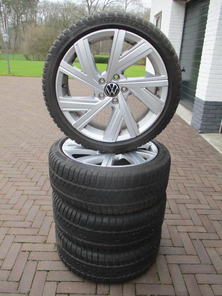 Orig. VW Golf 8 18 inch 7 6 5 winterbanden Bergamo IZGST, Auto-onderdelen, Banden en Velgen, Banden en Velgen, Winterbanden, 18 inch