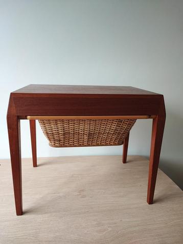 Scandinavisch design bijzettafel van. Carina Frederiksen beschikbaar voor biedingen