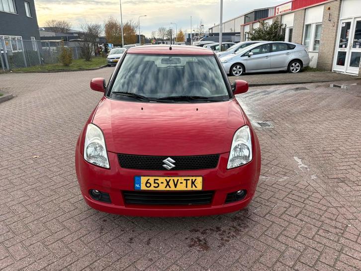 Suzuki Swift 1.3 benzine, Auto's, Suzuki, Bedrijf, Benzine, C, Hatchback, Handgeschakeld, Origineel Nederlands, Rood, Voorwielaandrijving