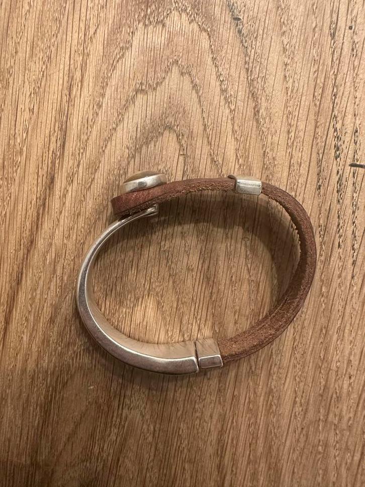 Qoss Armband met leren band en zilveren details, Sieraden, Tassen en Uiterlijk, Armbanden, Zo goed als nieuw, Leer, Bruin, Met edelsteen