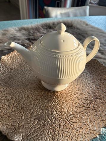 Wedgwood windsor theepot creme beschikbaar voor biedingen