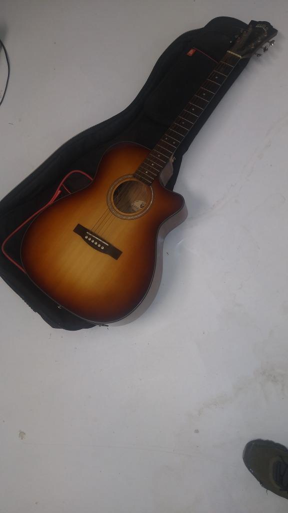 Guild guitar "om 260ce deluxe burl in" zeer goede conditie, Muziek en Instrumenten, Snaarinstrumenten | Gitaren | Elektrisch, Zo goed als nieuw