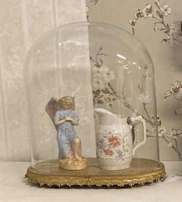 Brocante ovale glazen stolp beschikbaar voor biedingen