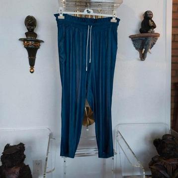 Broek van het merk Mat Fashion.  Maat M. (48/50) beschikbaar voor biedingen
