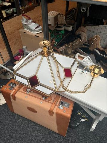 Grote witte lamp met gouden/rode details beschikbaar voor biedingen