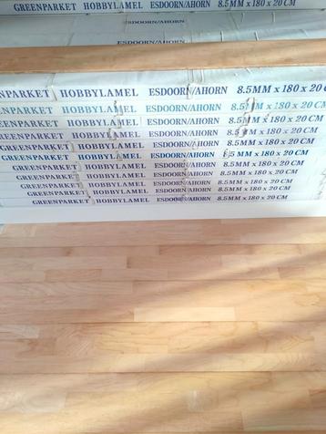 Nieuw Partij 100m2 ijzersterk lamelparket Maple Esdoorn    beschikbaar voor biedingen