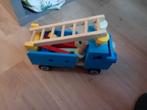 Houten Speelgoed Brandweerauto met schroeven, Kinderen en Baby's, Ophalen, Zo goed als nieuw, Rij- of Hobbelspeelgoed