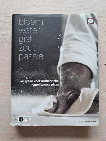 Bloem water gist zout passie -authentieke Napolitaanse pizza beschikbaar voor biedingen