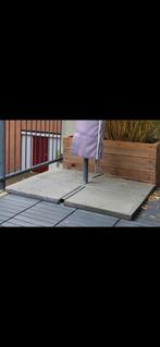 Gratis ophalen: 4 donkergrijze betontegels, Ophalen, Gebruikt, Overige materialen