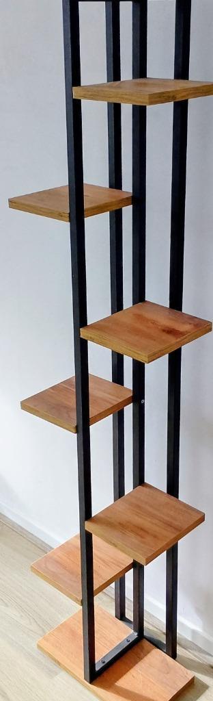 Industrieel opbergrek beschikbaar voor biedingen