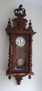 Antieke Houten Wandklok met Paard, Ophalen