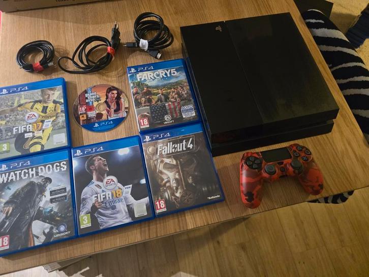 PlayStation 4 met 6 games & controller, Spelcomputers en Games, Spelcomputers | Sony PlayStation 4, Gebruikt, Original, 500 GB