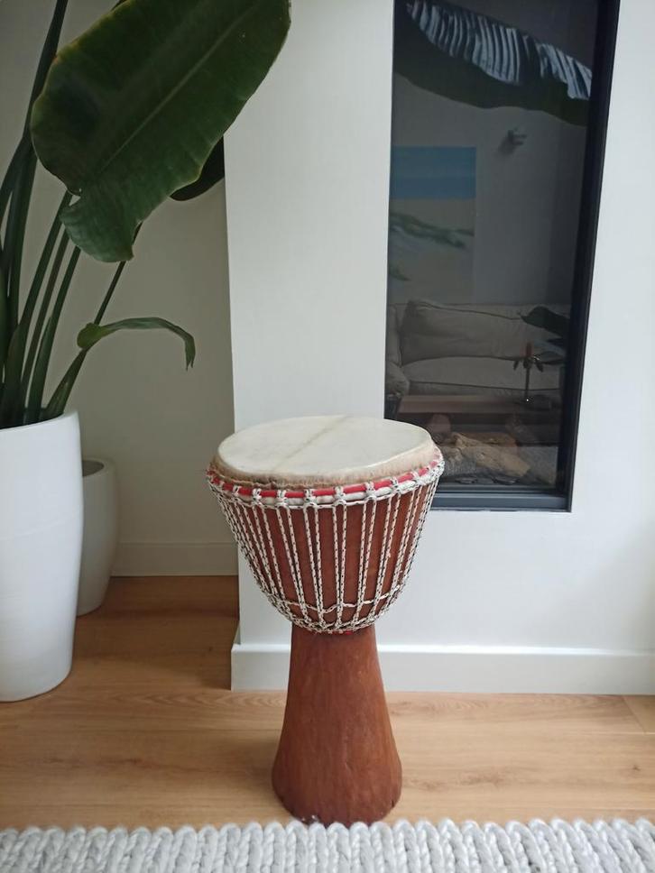 Djembé gekocht in Afrika h 64 d 34 / 40, Muziek en Instrumenten, Percussie, Zo goed als nieuw, Trommel, Ophalen