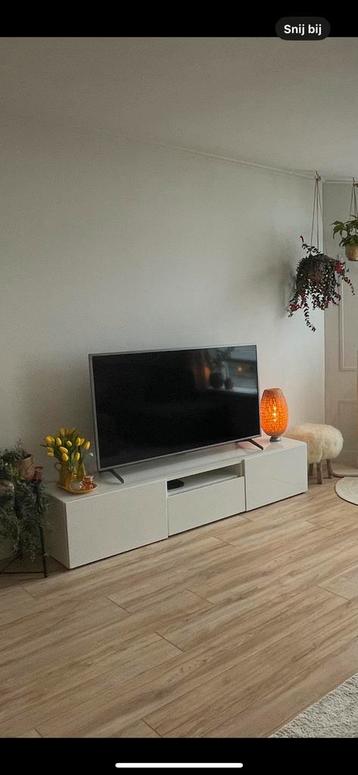 IKEA TV meubel wit hoogglans met glazen plaat