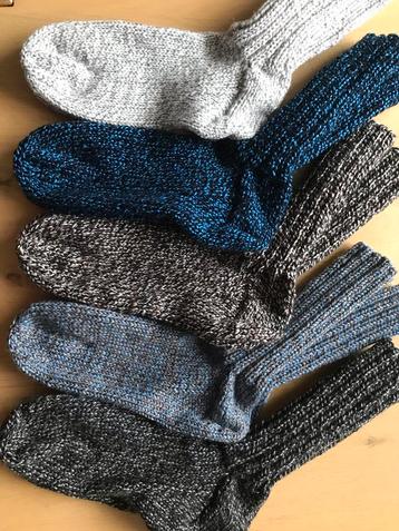 Hand gebreide Noorse sokken beschikbaar voor biedingen