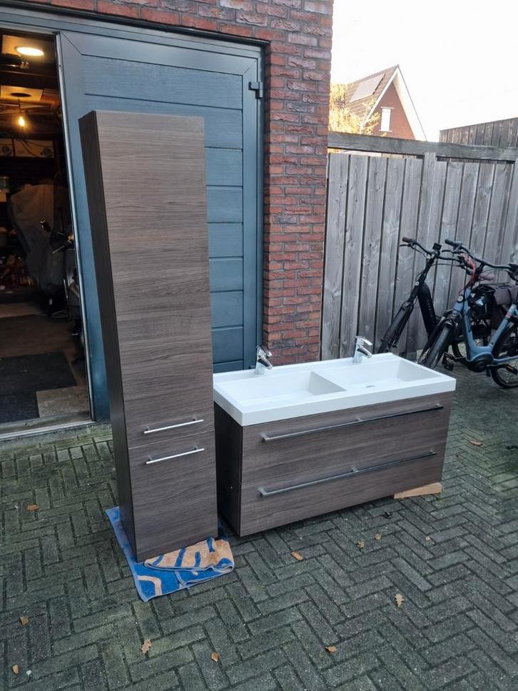 Badkamermeubel set + dubbele wasbak en mengkranen, Huis en Inrichting, Badkamer | Badkamermeubels, Gebruikt, Overige typen, Minder dan 100 cm