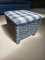 Blauw rieten rotan Poefje, opbergmand, krukje 32 x 32 cm, Huis en Inrichting, Minder dan 50 cm, Gebruikt, Vierkant, Minder dan 50 cm