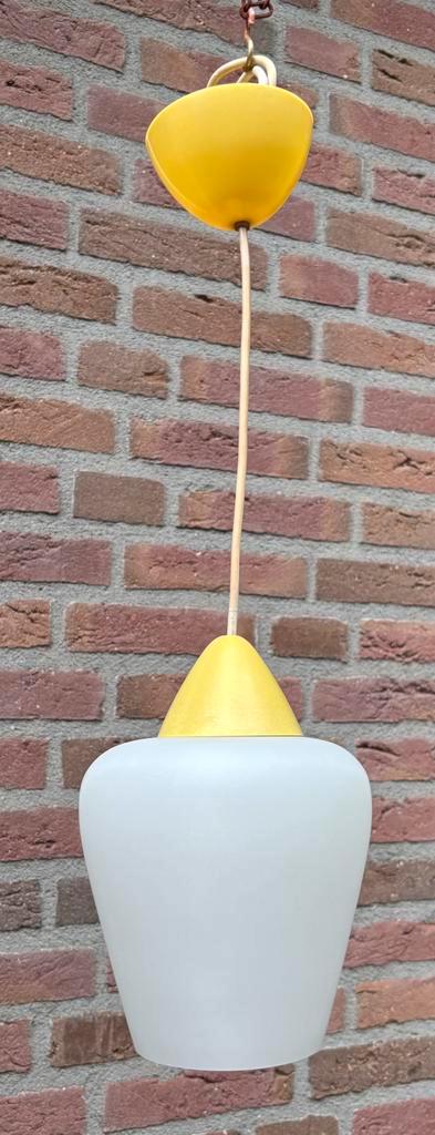 Retro kelklamp (vintage, Philips, Louis Kalff), Huis en Inrichting, Lampen | Hanglampen, Gebruikt, Minder dan 50 cm, Glas, Kunststof