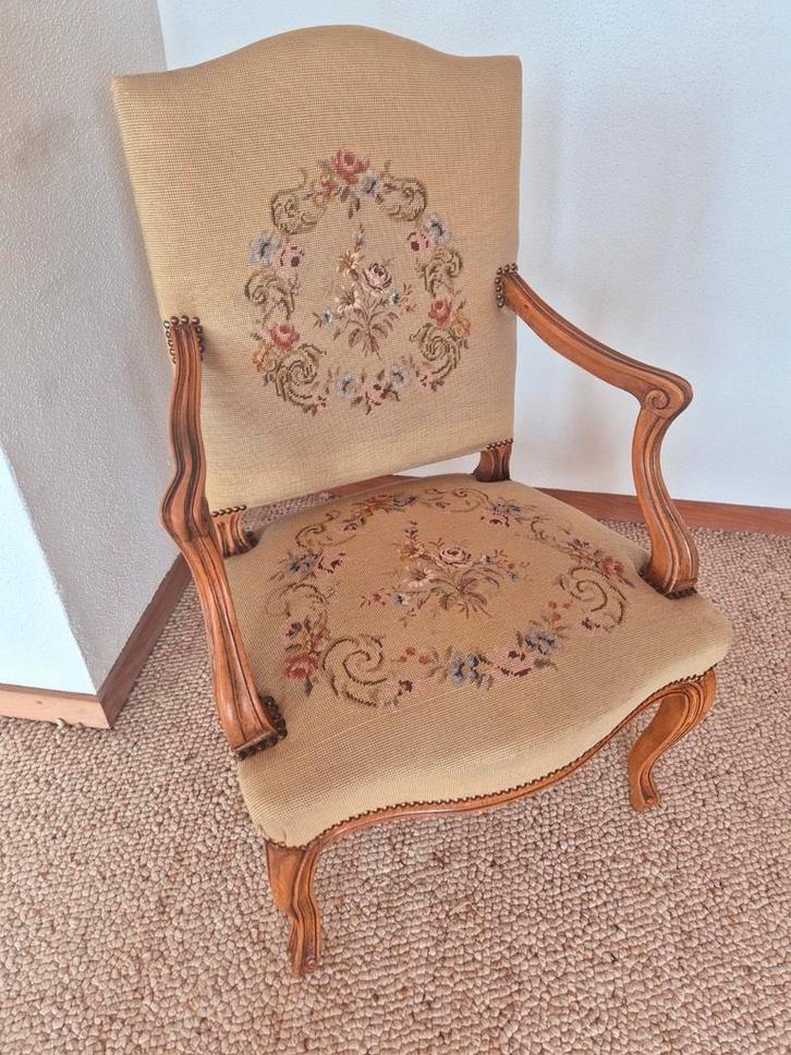 Prachtige antieke stoel - zelf geborduurd, Antiek en Kunst, Antiek | Meubels | Stoelen en Banken, Ophalen of Verzenden